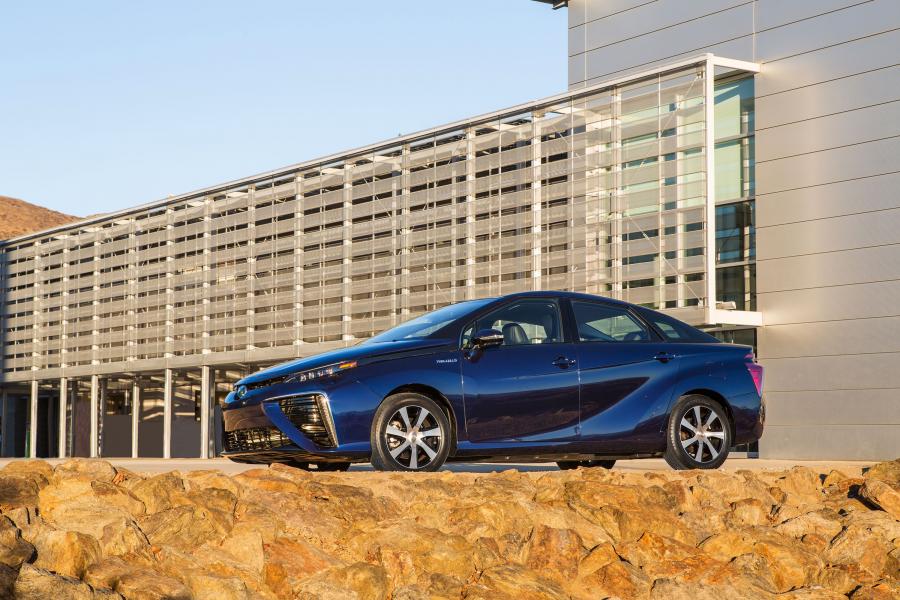  Toyota FCV 2015 года  (US) (фото 14 из 23)